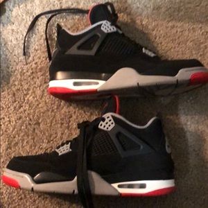 Air Jordan 4 bred